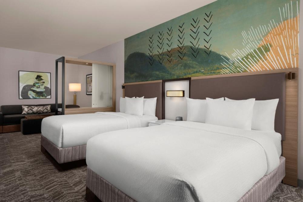 Suite with Two Queen Beds and Mountain View - High Floor interior